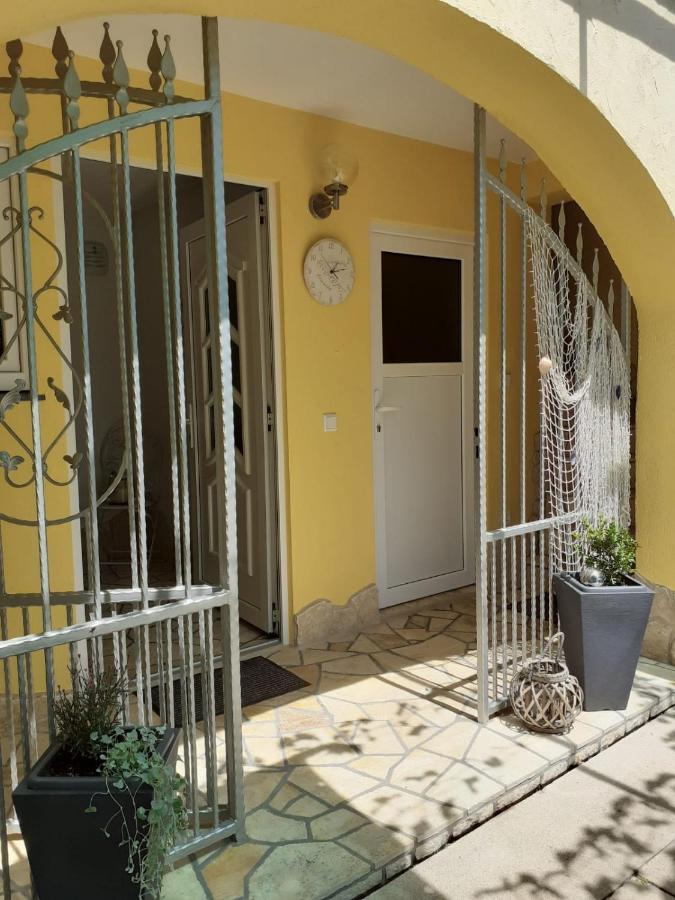 Apartments Familie Vujec Skrbčići Екстериор снимка